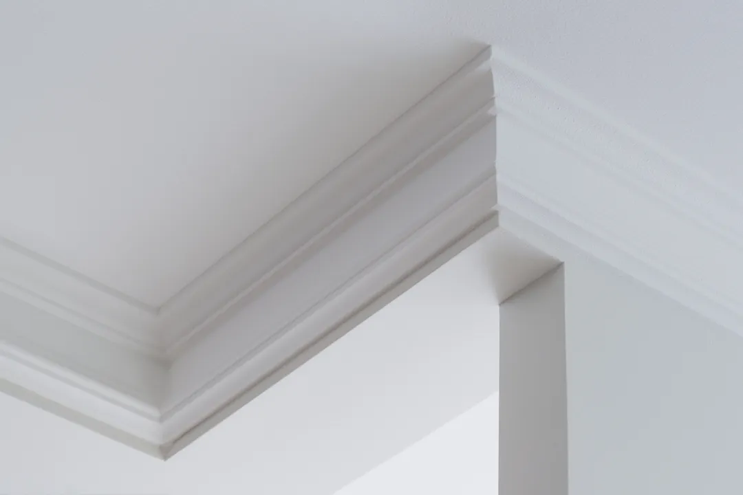 Ceiling cornices in the interior intricate corner